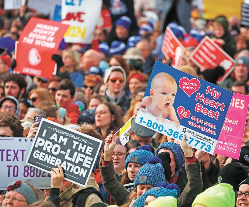 La gente se reunió ayer para participar en la movilización anual Marcha por la Vida, en el National Mall. Los asistentes caminaron a la Corte Suprema de Estados Unidos. Foto: MARK WILSON. AFP
