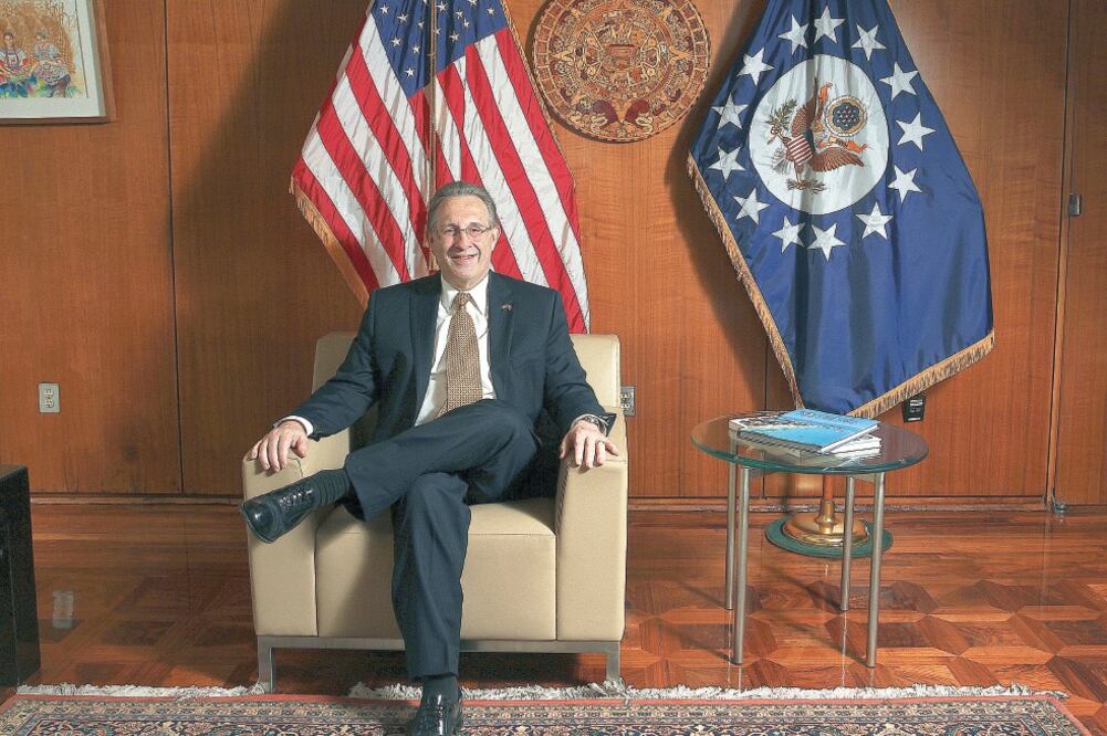 Anthony Wayne hace un balance sobre su cargo como embajador y afirma que "en una relación tan compleja como la de México y EU hay días buenos y malos" (FEDERICO GAMA. EL UNIVERSAL)