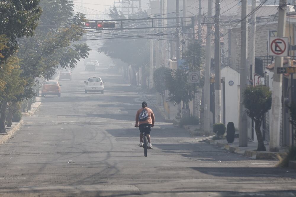 Evitar actividades al aire libre y mantenerse informado sobre la calidad del aire son medidas preventivas. Foto Jorge Alvarado