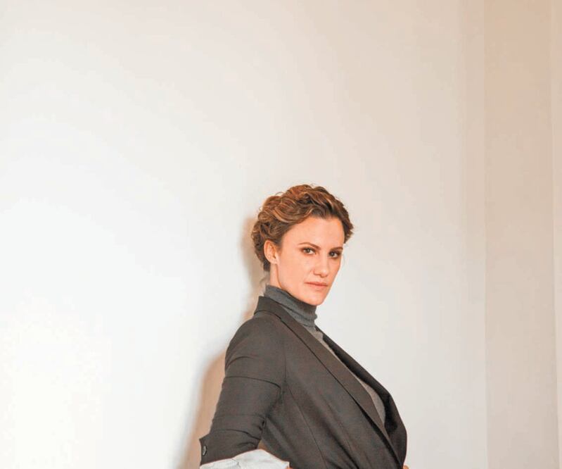 Isabel Aerenlund protagoniza las versiones del podcast. Foto: CORTESÍA