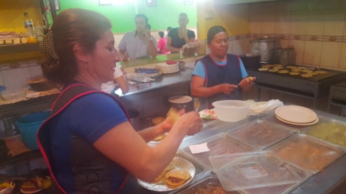 Dueña de taquería explica por qué no se unió al paro de mujeres 