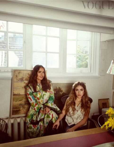 En Shein puedes comprar el suéter de la hija de Salma Hayek