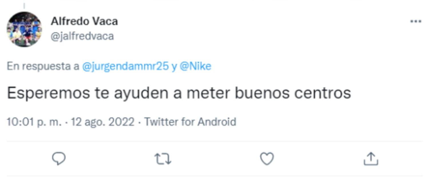 Jürgen Damm presume zapatos y la afición lo "bulea" y le pide mejor aprender a centrar