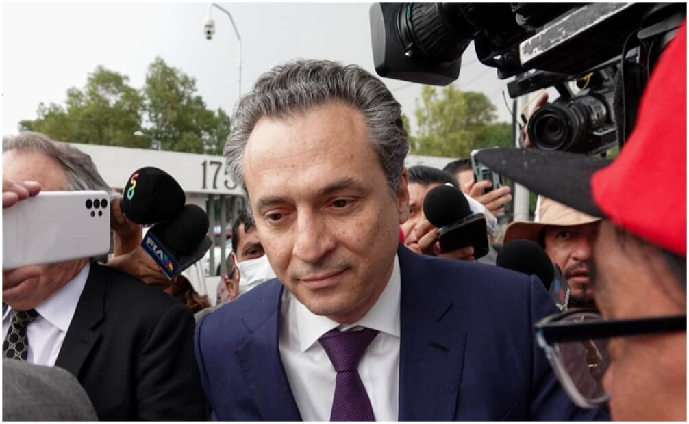 Emilio Lozoya Austin, ex titular de Pemex, salió del Reclusorio Norte tras la suspensión de su primer audiencia. Foto: Cuartoscuro