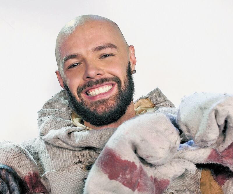 Bajo el disfraz de Zombie, a Jesse le conmovió la emoción de su hija mayor. TELEVISA