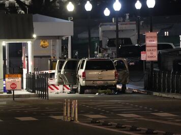 Vehículo se impacta en la reja de la Casa Blanca; no se reportan incidentes