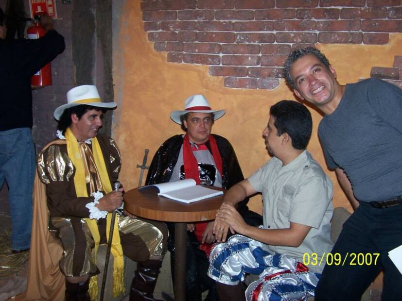 El Caníbal de la Guerrero dirigiendo una obra de teatro . Foto: Especial/El Universal