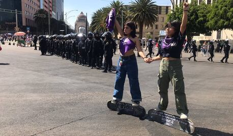 “Que mi mamá no tenga miedo de que me vaya y no regrese”; el contundente mensaje de skaters en marcha 8M 