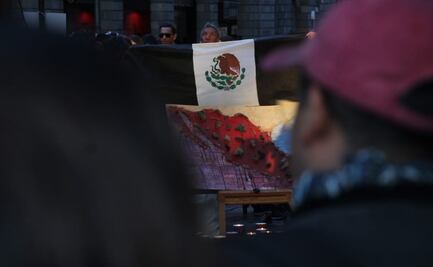 FOTOS Cientos de zapatos, veladoras, fotografías y lágrimas; las dolorosas imágenes que dejó la jornada de Luto Nacional en México