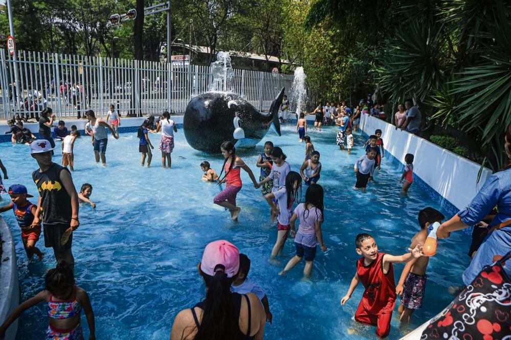 Algunas familias decidieron pasar el día en el parque de La Ballenita en la alcaldía Cuauhtémoc.