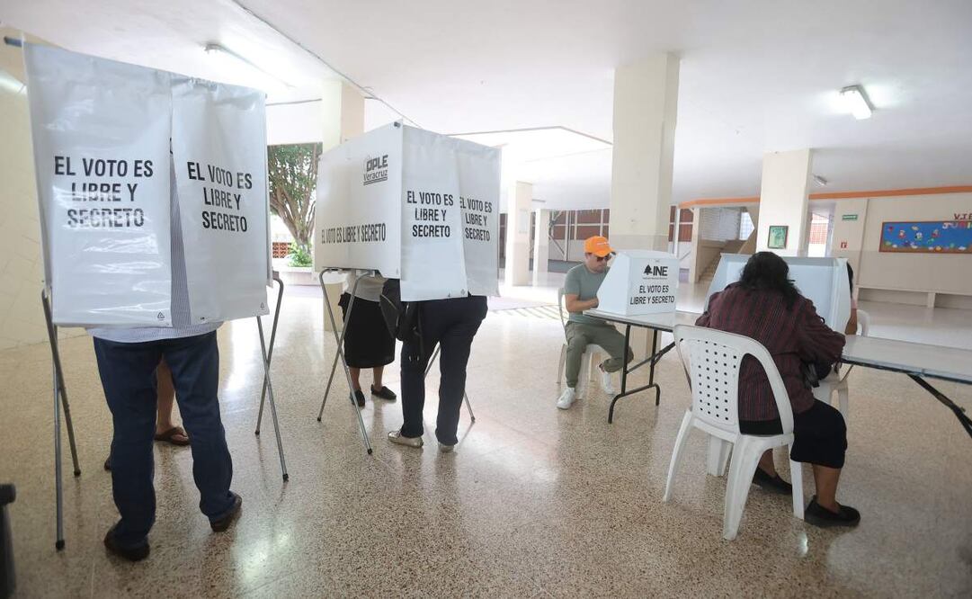 Primeros votos para cargos judiciales en el puerto de Veracruz. Foto: Gabriel Pano/EL UNIVERSAL 