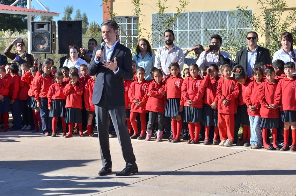 El titular de la Secretarí de Eduación Pública, Aurelio Nuño Mayer asistió a la escuela Cuitláhuac en Chihuahua (Foto: Especial)