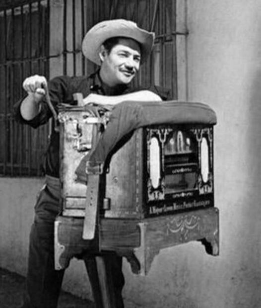 "Amigo Organillero", de Javier Solís, se estrenó el mismo día de su muerte.