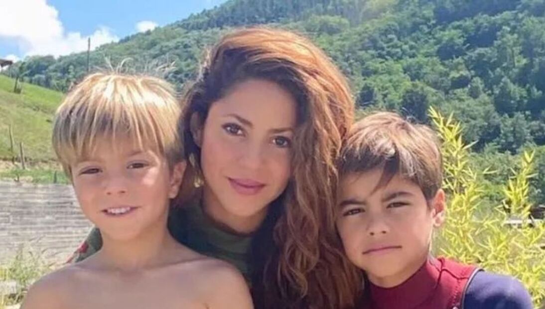 Shakira con sus hijos, Milan y Sasha, con quienes vivirá ahora en Miami. Instagram @metromagazzinprensa