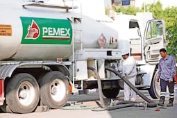 Pemex asegura que suministro de combustibles está garantizado; aún no realiza recuento de los daños