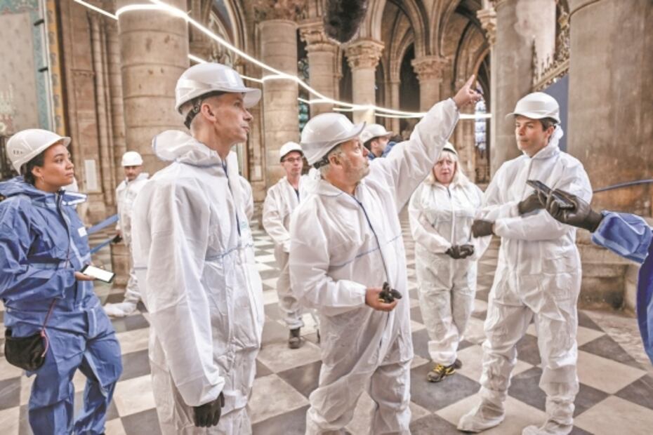 Las manos que malabarean la titánica reconstrucción de Notre Dame