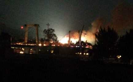 Evacuan a 3 mil por incendio en subestación eléctrica de Iztapalapa