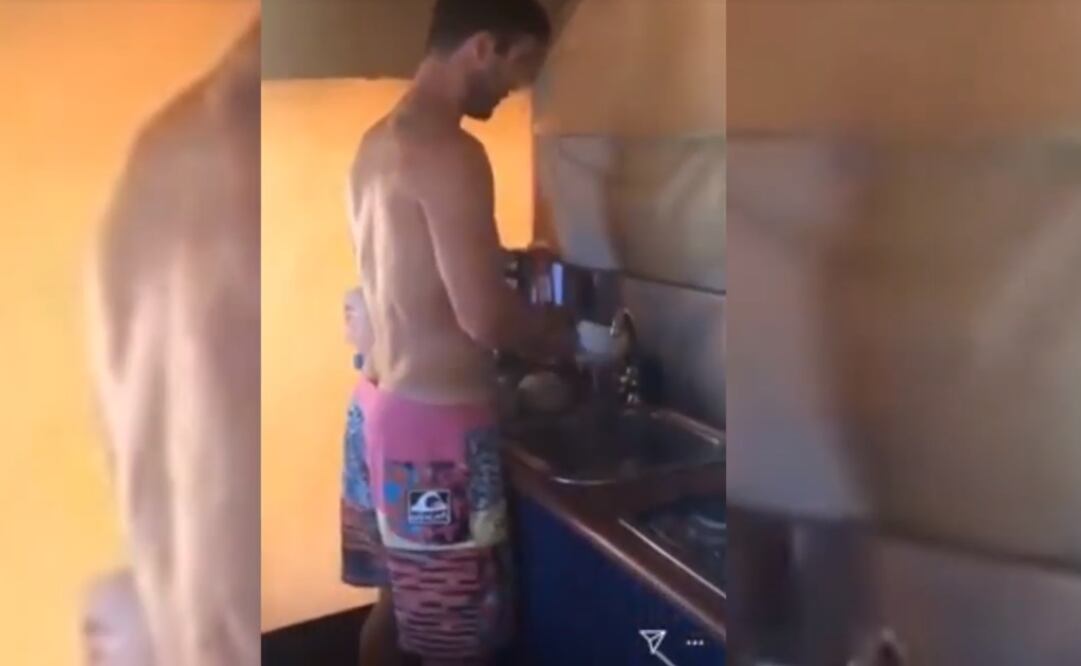 Chris Hemsworth ayudando a las labores domésticas. Foto: Captura de pantalla