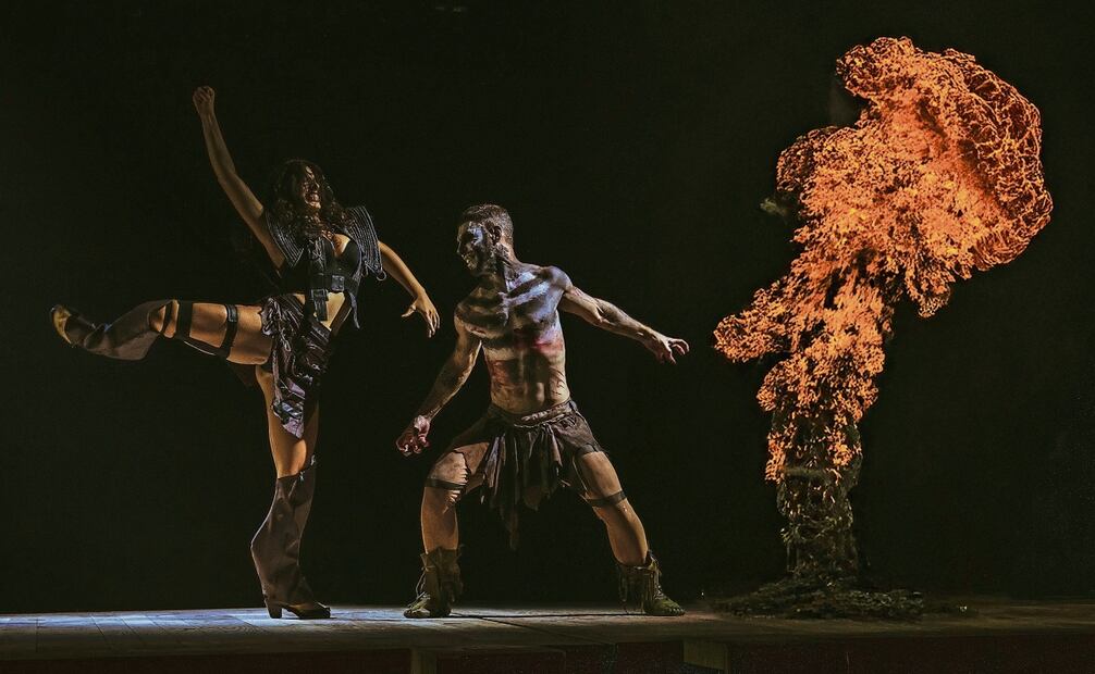 En el escenario convergen teatro y danza contemporanea. (25/03/2025) Foto: TV Azteca