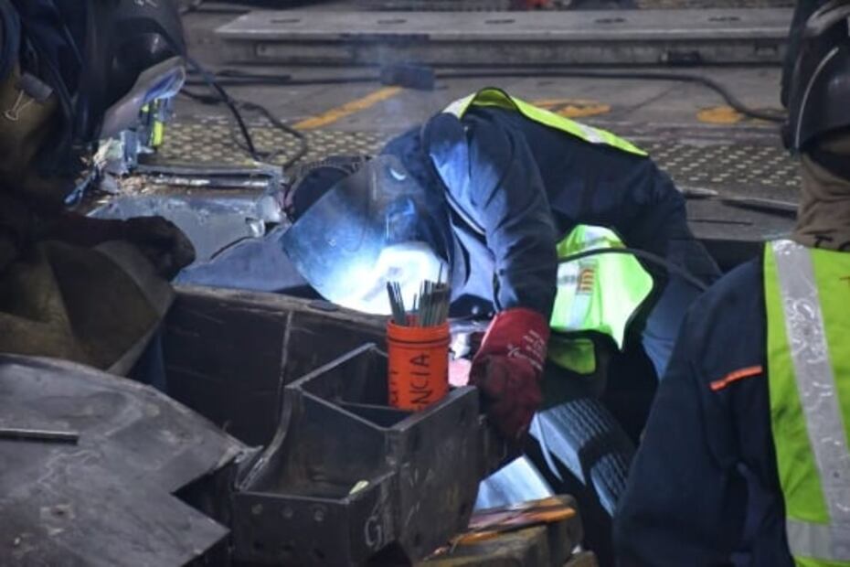 Así maniobran ingenieros para retirar trenes en Metro Tacubaya