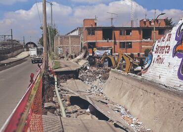 Inicia demolición de barda en unidad de Los Reyes La Paz