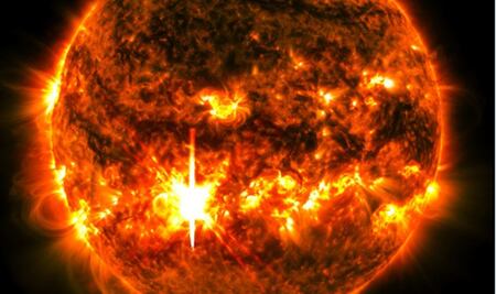 NASA capta una de las llamaradas solares de mayor intensidad, ¿cómo puede afectar a nuestro planeta?