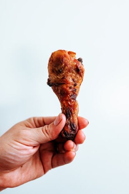 Qué pasa si comes el pollo con pellejo o piel