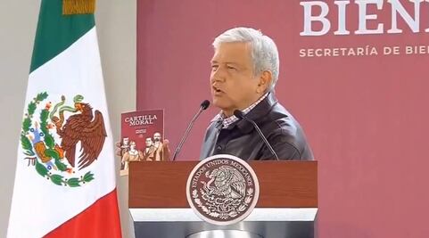 Reparte AMLO cartilla de valores