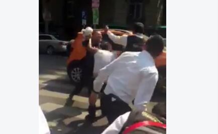 Graban riña de escoltas y valet parking en la Roma