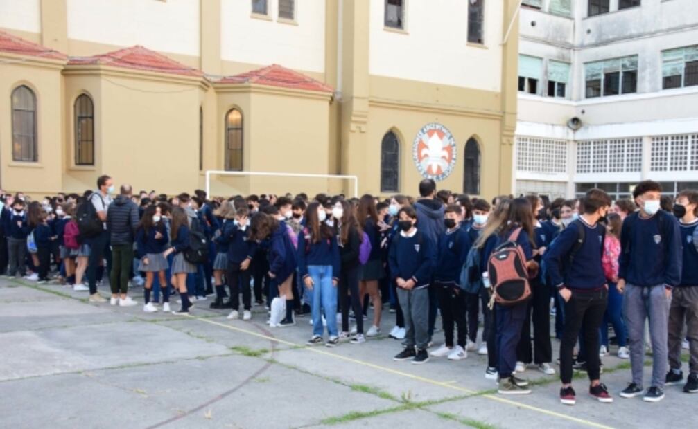 Reto de TikTok sale mal y deja sorda a joven de 15 años