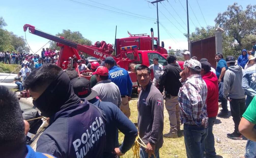 Volcadura de automóvil en a un canal provoca la muerte de dos personas (03/07/2025). Foto: Especial