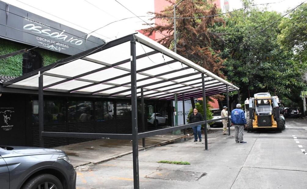 Avanza 70% la recuperación de espacio público en Nápoles; retiran estructuras de 42 comercios. Foto: Especial