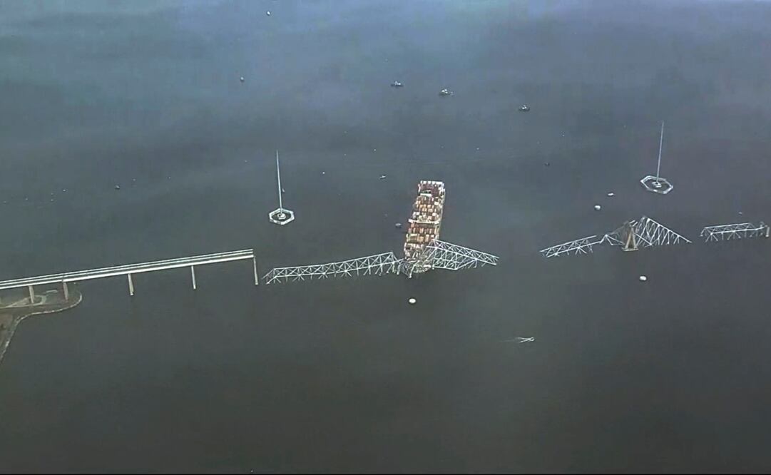 Restos del puente Francis Scott Key luego de que un carguero chocó contra una de las columnas de apoyo del puente y causó su derrumbe, el martes 26 de marzo de 2024, en Baltimore. Foto: AP