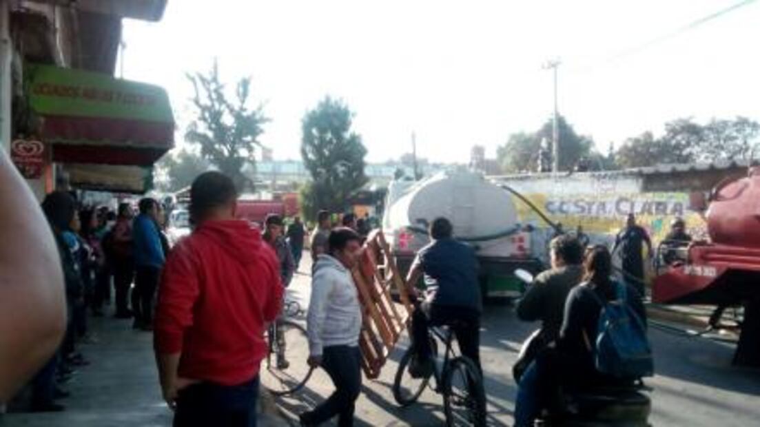 Se incendia fábrica de tarimas en Ecatepec 
