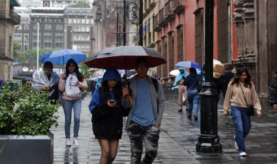 Lluvias se registran en el Centro Histórico de la Ciudad de México, el martes 24 de junio de 2025. Foto: Carlos Mejía/EL UNIVERSAL