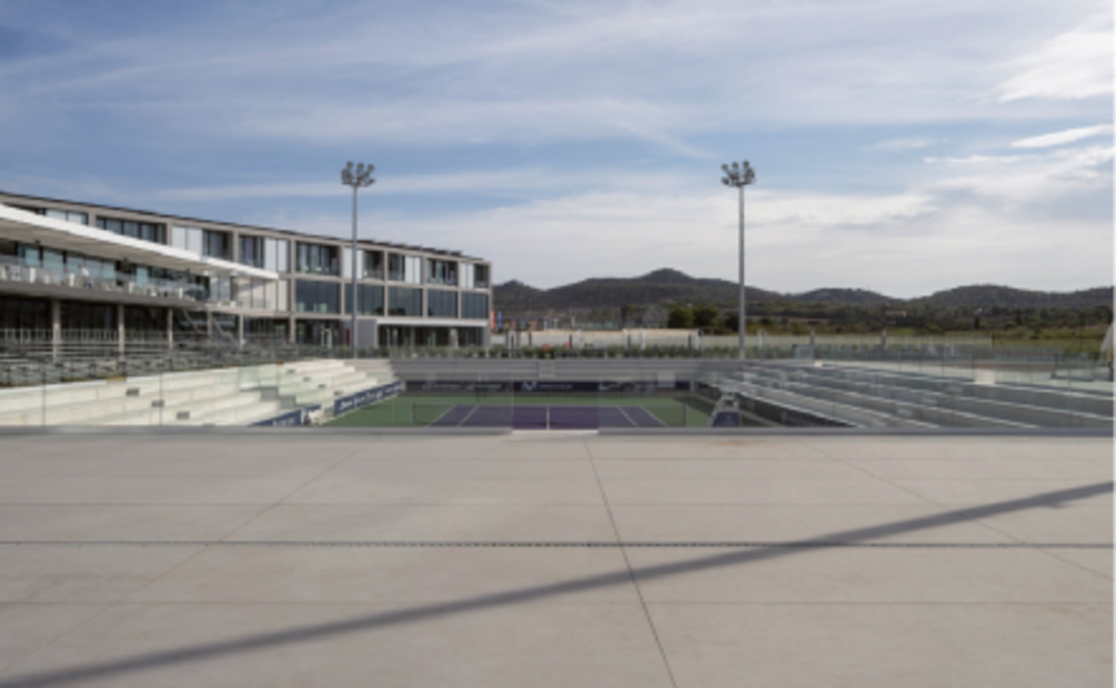 Estrenan academia de tenis que combina la más alta tecnología, diseño y complejo arquitectónico