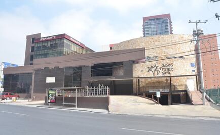 Familias de víctimas del casino Royale encaran al secretario de Seguridad de NL