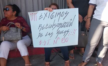 Constructores bloquean carretera y alumnos toman dependencia en Oaxaca