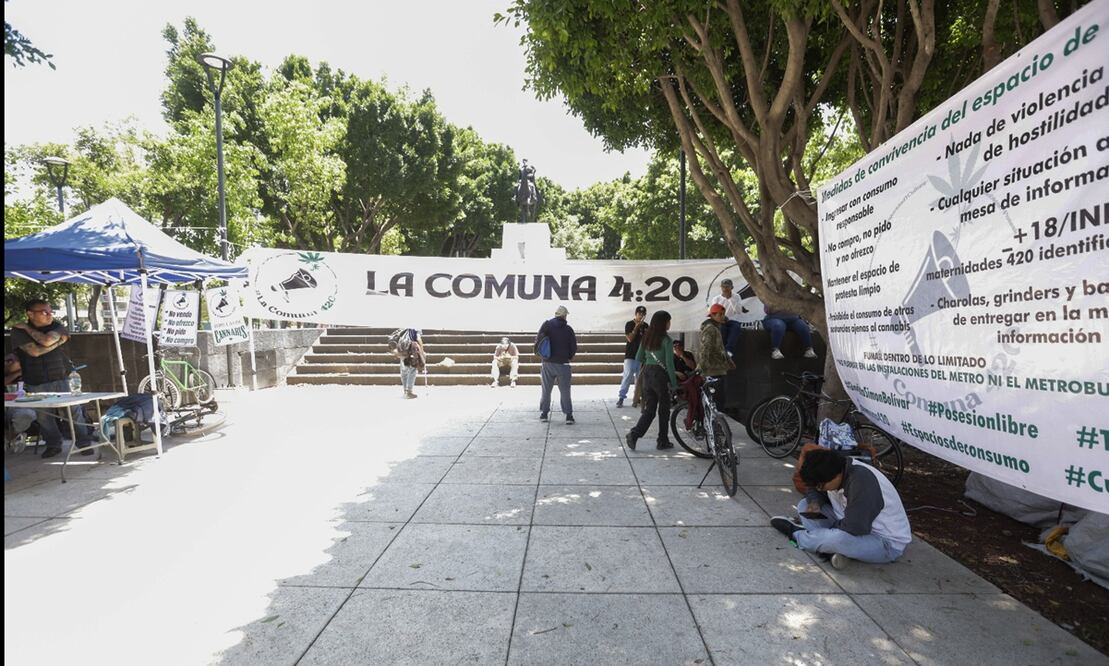 El colectivo 4:20 fue reubicado en la Glorieta de Violeta en la Ciudad de México, donde habrá reglas de convivencia y consumo, así como horarios y la prohibición de menores de edad. Foto: Francisco Rodríguez/EL UNIVERSAL