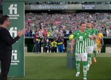 VIDEO: Barcelona realiza pasillo al Betis; Andrés Guardado lo encabeza