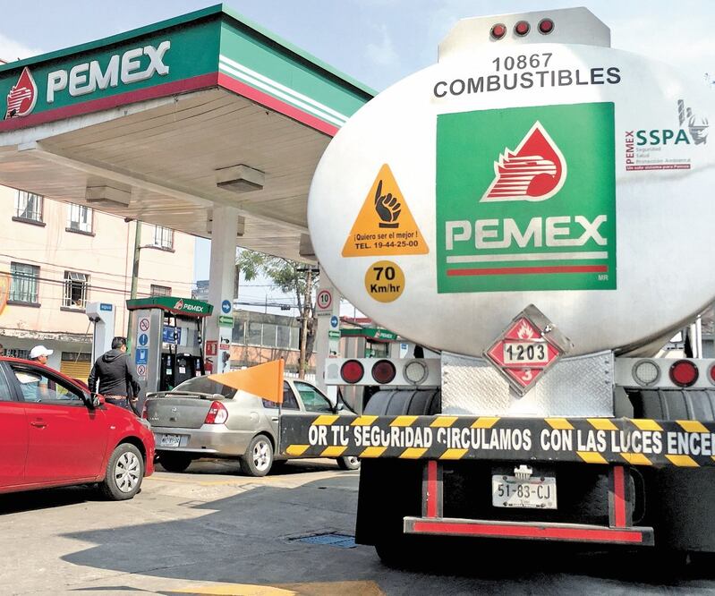 La reforma retira a la CRE las facultades de control y regulac ió n asimétrica de Pemex sobre precios y venta de ga solinas. Foto: ARCHIVO EL UNIVERSAL