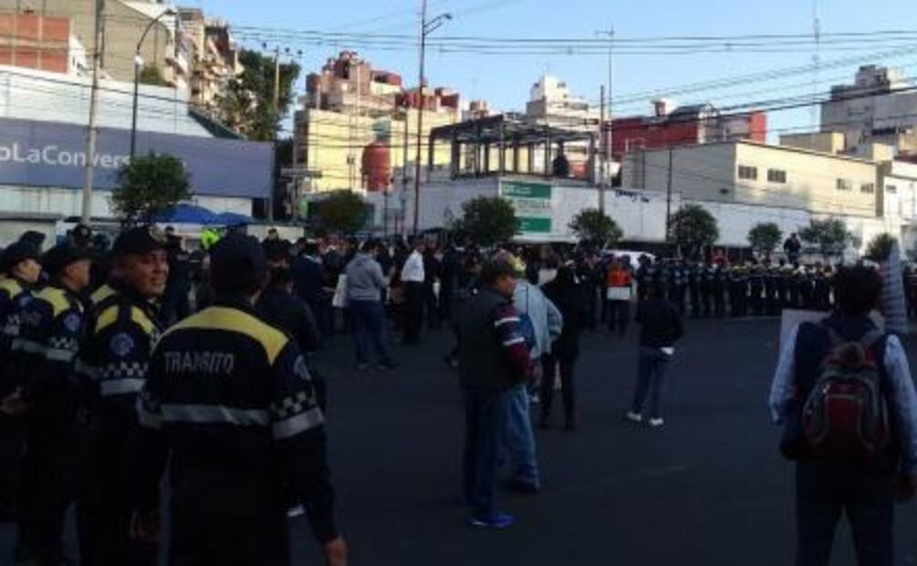 Manifestantes cierran carril de Av. Universidad; exigen frenar proyectos inmobiliarios en Xoco