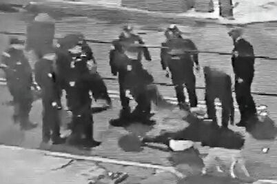 Prófugos, cuatro agentes que agredieron a reporteros