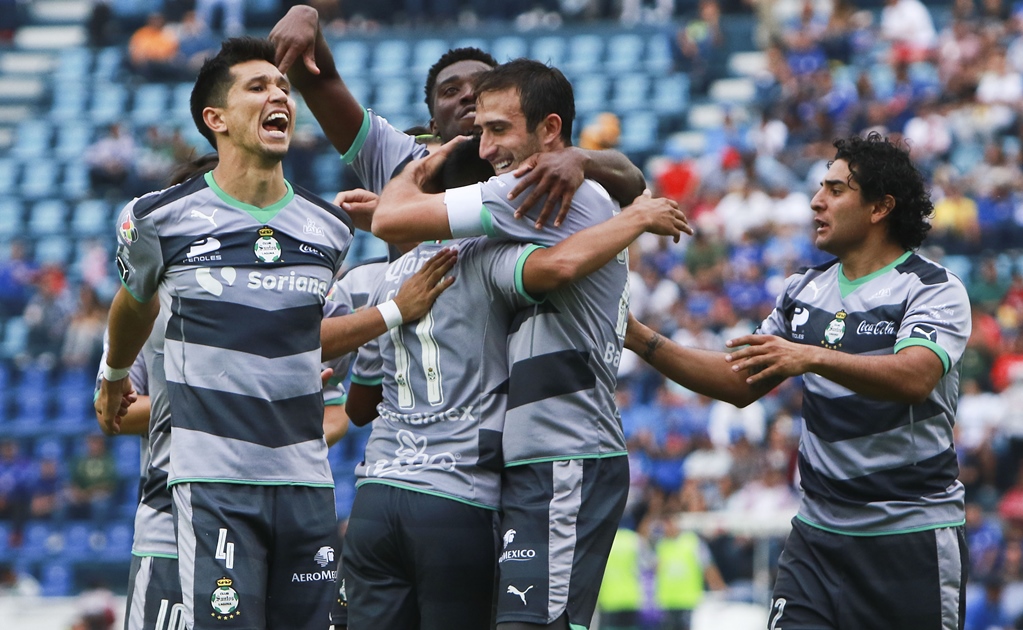 Santos le pega a la Máquina en el Azul