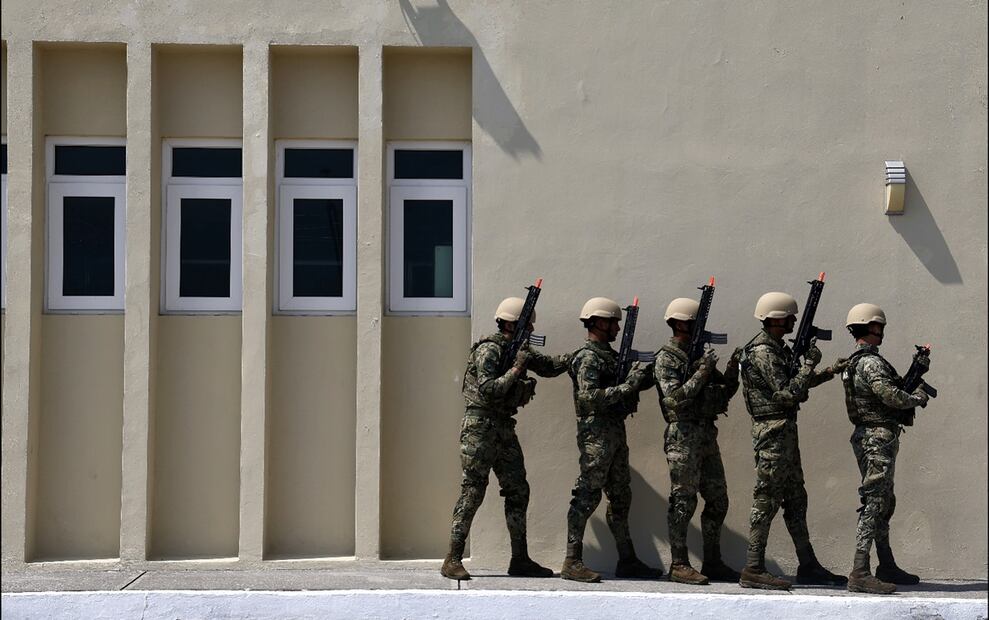 Cadetes navales de infantería realizan diariamente diversas prácticas para brindar apoyo y seguridad a la población. Foto: Berenice Fregoso/EL UNIVERSAL