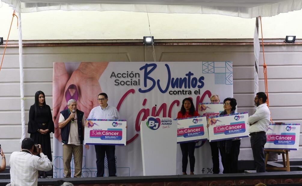 Apoyan a pacientes con cáncer en Benito Juárez; entregan 25 mil pesos a 140 vecinos. Foto: Fernanda Zamora
