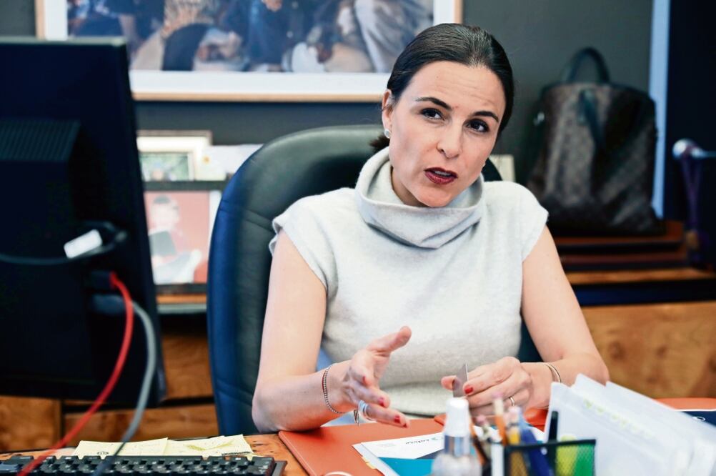 Alejandra Palacios, presidenta de la Cofece, afirmó que puede pensarse en dejar las adjudicaciones directas y cambiarlas por concursos selectivos (OLIVARES. EL UNIVERSAL)