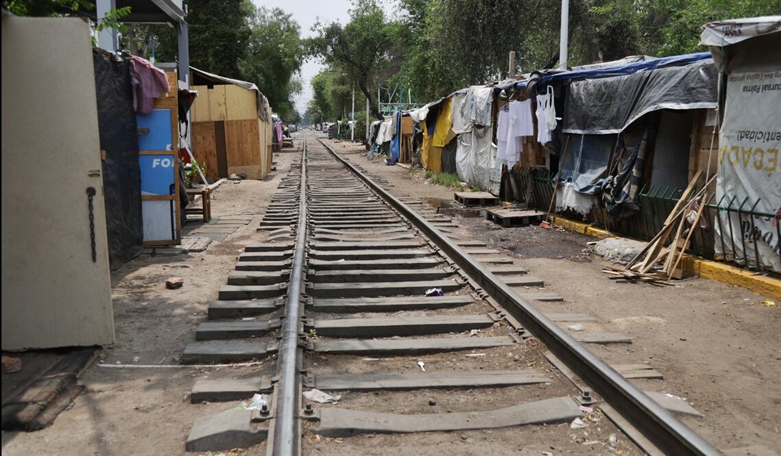 Migrantes del campamento ubicado en la colonia Vallejo tramitaron un amparo y recibieron suspensiones provisionales para evitar su traslado al albergue de Vasco de Quiroga. Foto: Carlos Mejía/EL UNIVERSAL