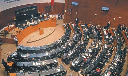 Honra el Senado a víctimas de la pandemia