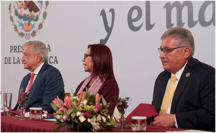 AMLO recibe a la SNTE en Palacio Nacional; "dejamos de padecer el acoso y persecución", piden trabajadores de la educación